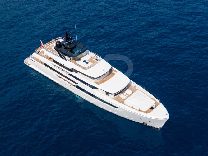 Cloud 9 yacht exterior 10