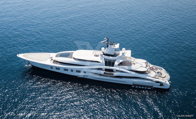 AV yacht exterior 25