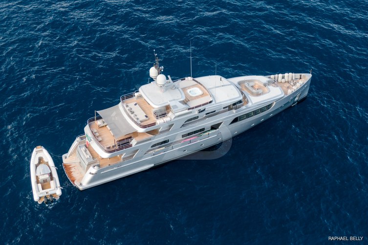 Dragoluna yacht exterior 6