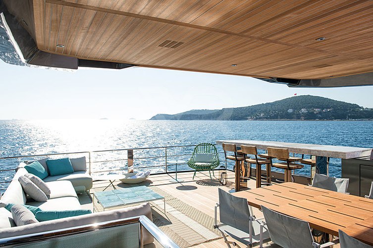 Saint V yacht exterior 21