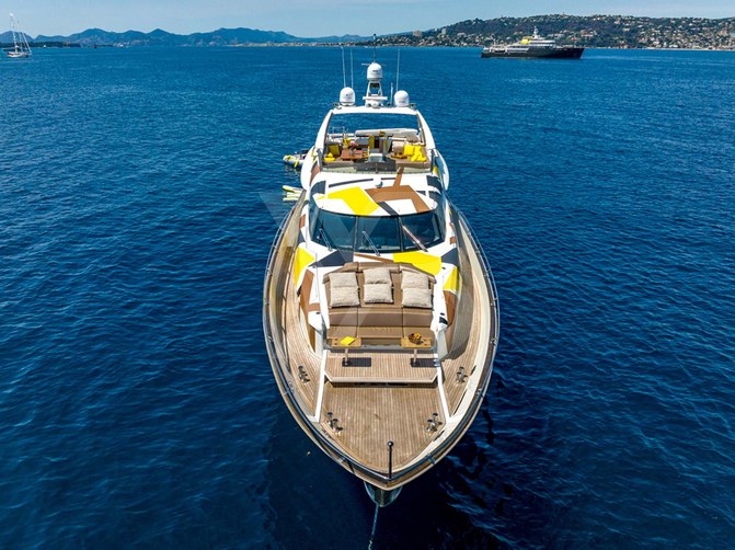 Quantum yacht exterior 3