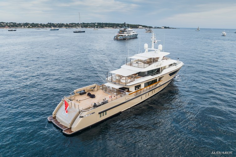 Lars yacht exterior 17