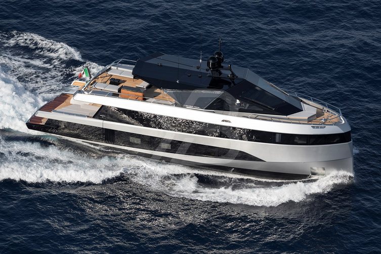 WHY 200/ 06 yacht exterior 2