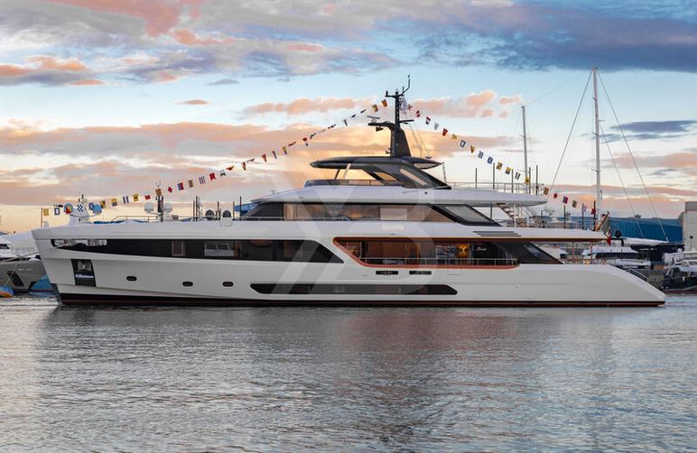 Dawo yacht exterior 2