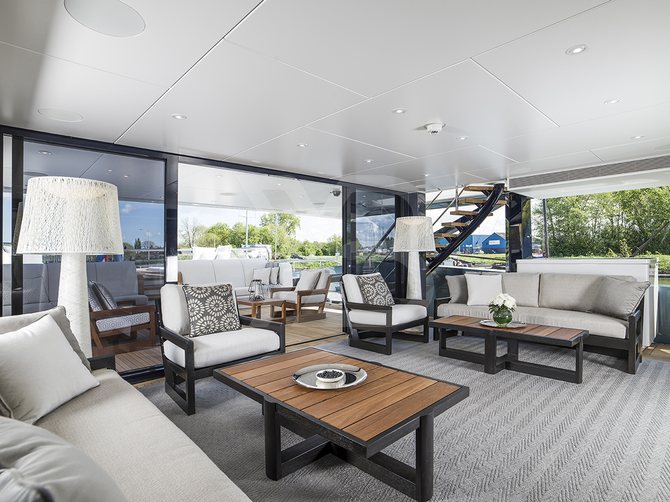 Irisha yacht interior 6