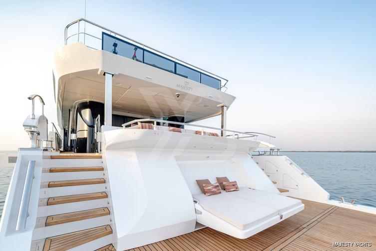 Dil yacht exterior 18