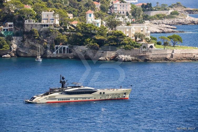 DB9 yacht exterior 3