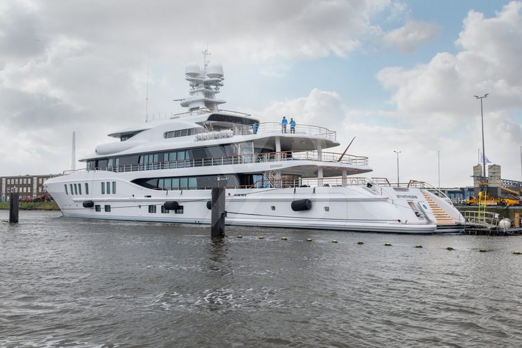 Synthesis yacht exterior 7