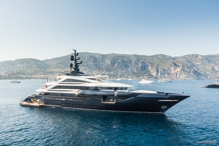 S5 yacht exterior 2