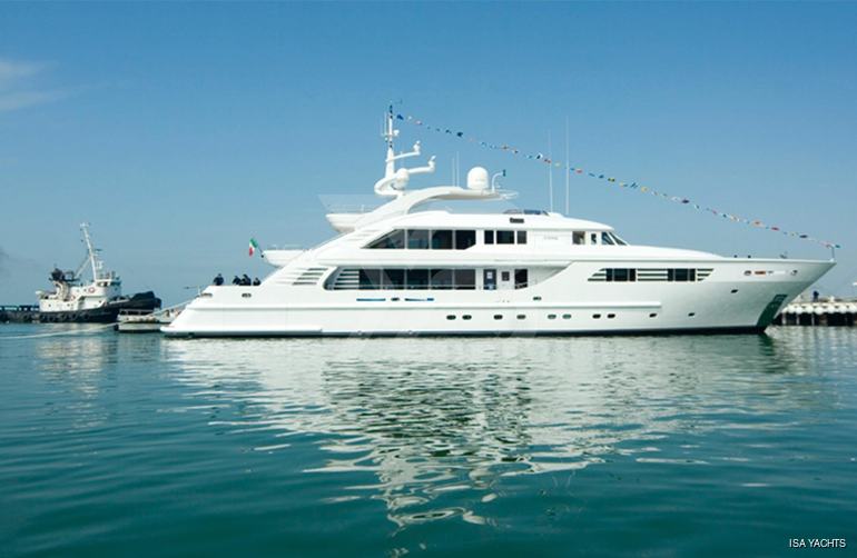 Oasis yacht exterior 3