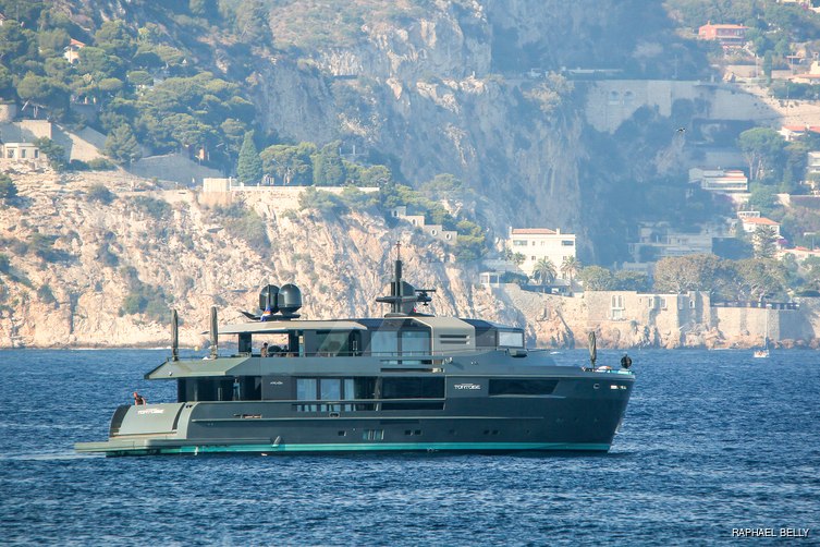 Toy yacht exterior 12