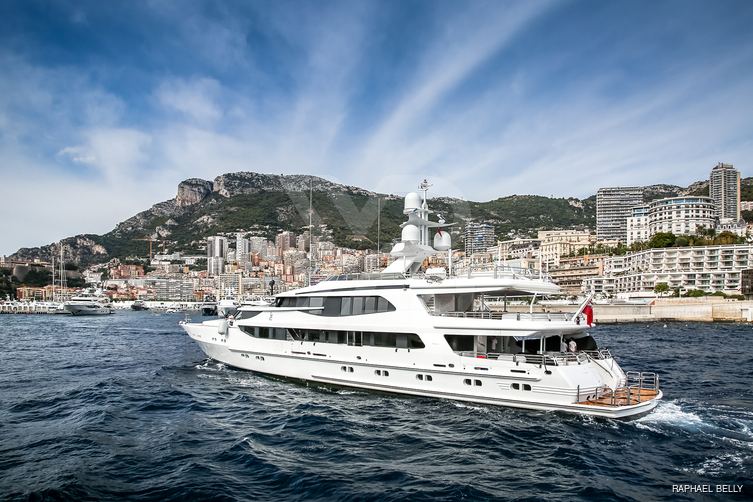 Solus yacht exterior 3