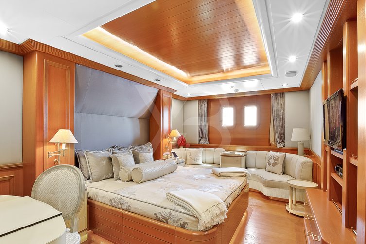 Boadicea yacht interior 25