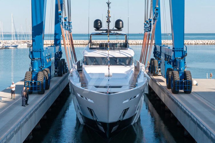 Miotu yacht exterior 8