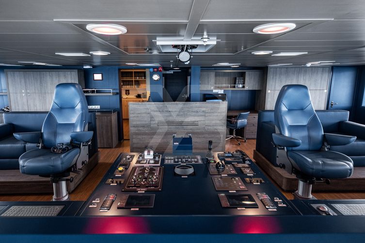 Hodor yacht interior 22