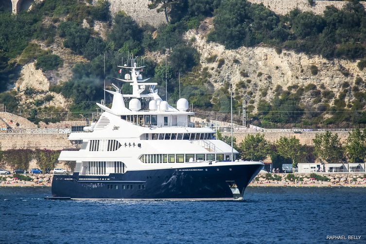 Samar yacht exterior 7