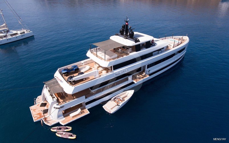 Aquarius yacht exterior 7