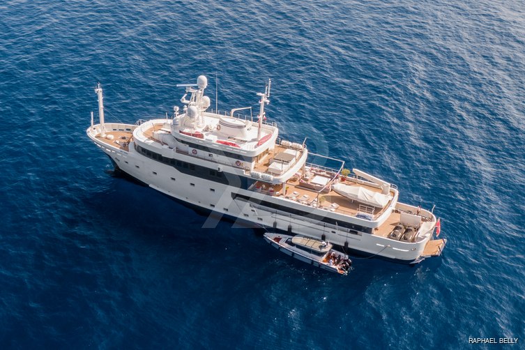 Tribu yacht exterior 15