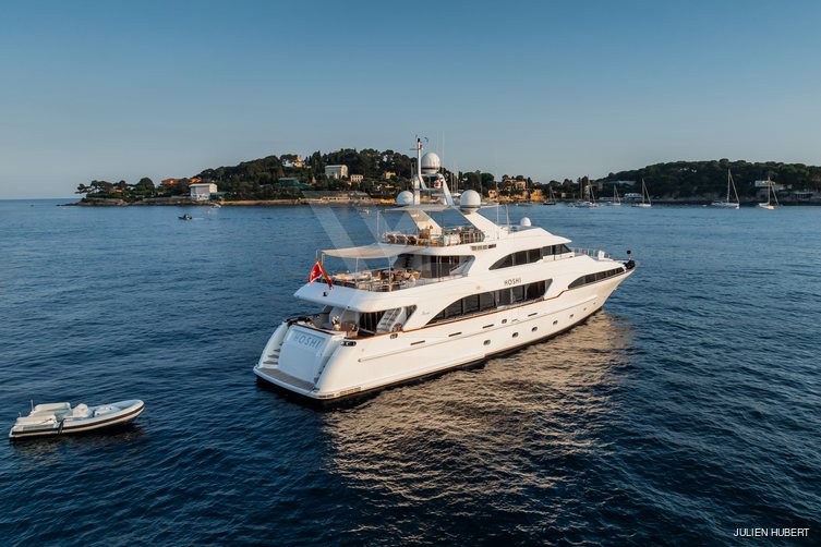 Hoshi yacht exterior 6