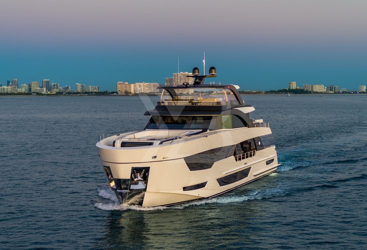 Möbius yacht exterior 6