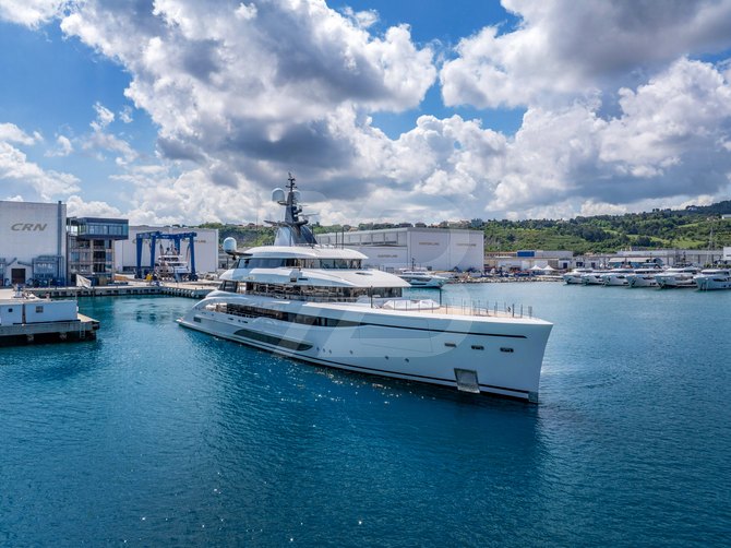 Amor a Vida yacht exterior 6
