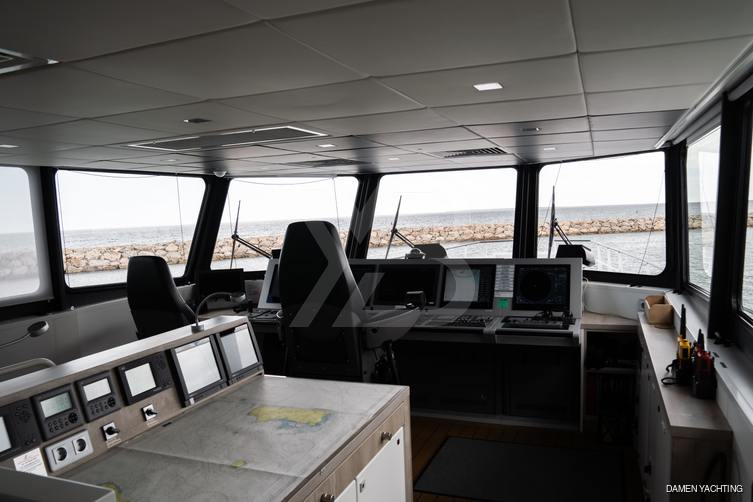 Chasing Romance yacht interior 7