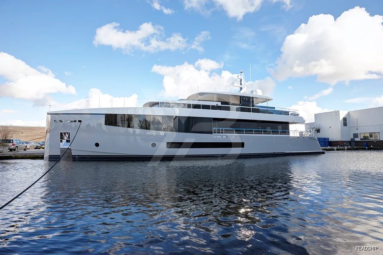 Avatar yacht exterior 2