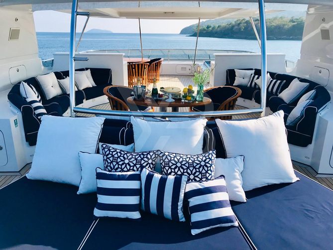 Lady Azul yacht interior 3