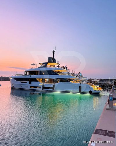 Amore yacht exterior 4