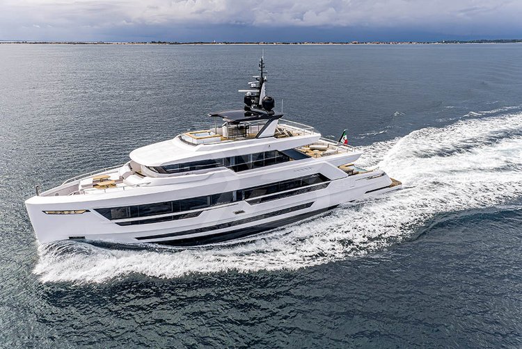 Vayus yacht exterior 51