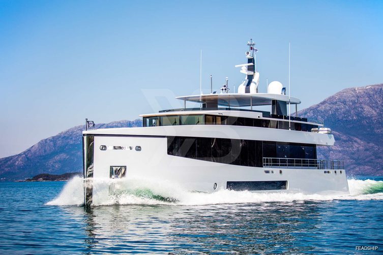 Graycliffs yacht exterior 6