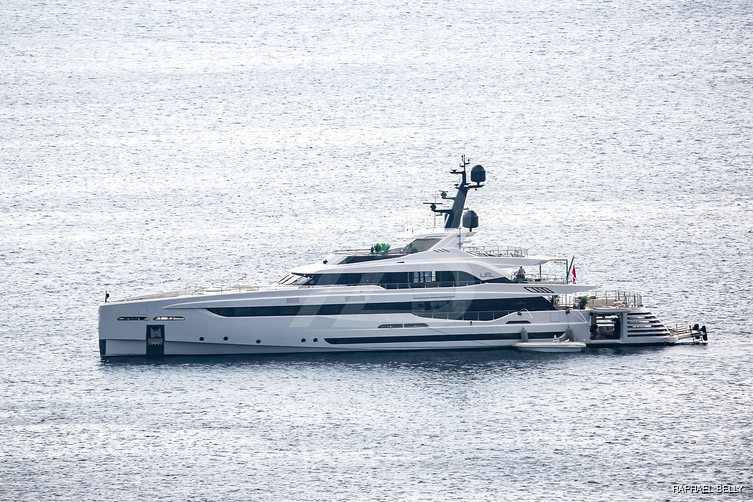 LEL yacht exterior 25