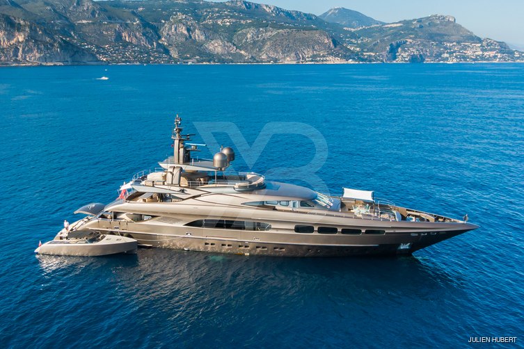 Mrs L yacht exterior 19