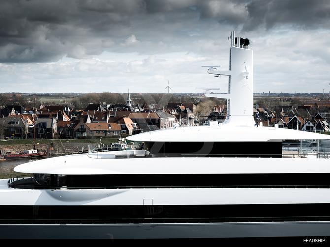 Moonrise yacht exterior 10