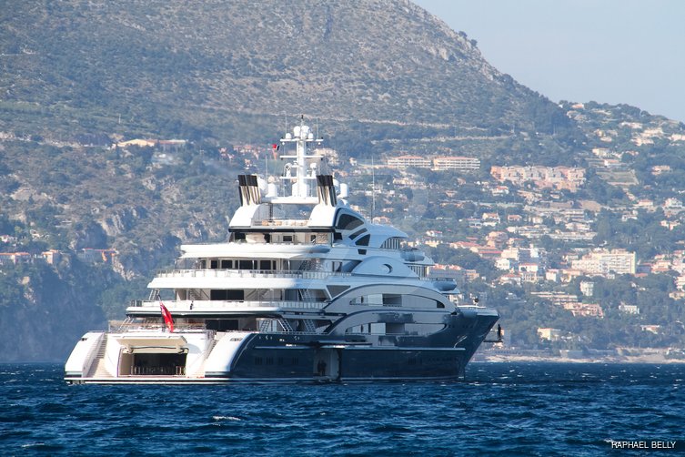 Serene yacht exterior 41