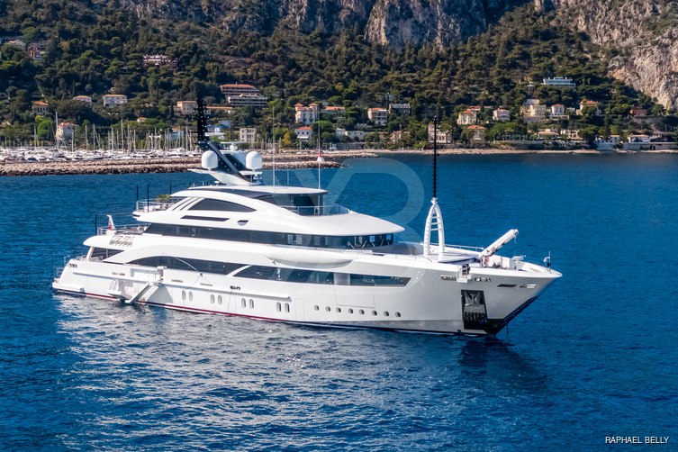 Florentia yacht exterior 19