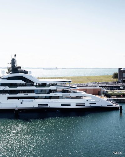 Tanzanite yacht exterior 6