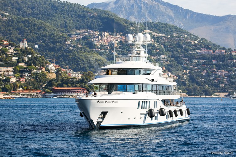 Plvs Vltra yacht exterior 75