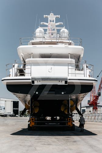 Phnx yacht exterior 6