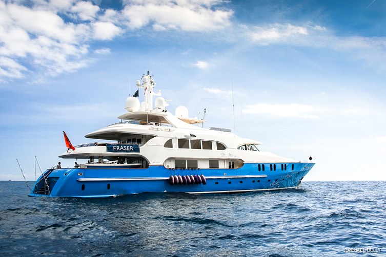 Aqua Mare yacht exterior 8