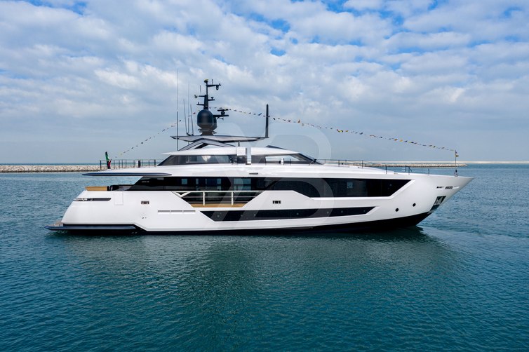 Gerry's Ferry yacht exterior 2