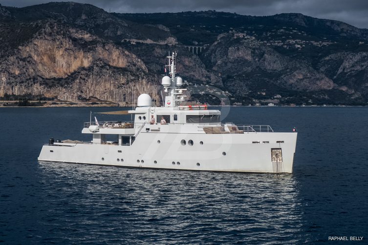 Preference 19 yacht exterior 9