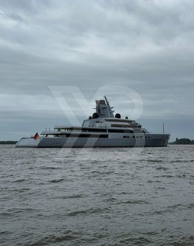 Dragonfly yacht exterior 17