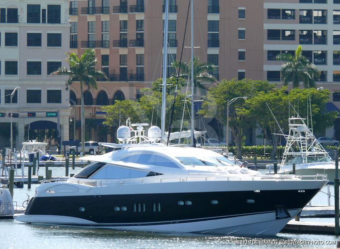 Unico yacht exterior 2