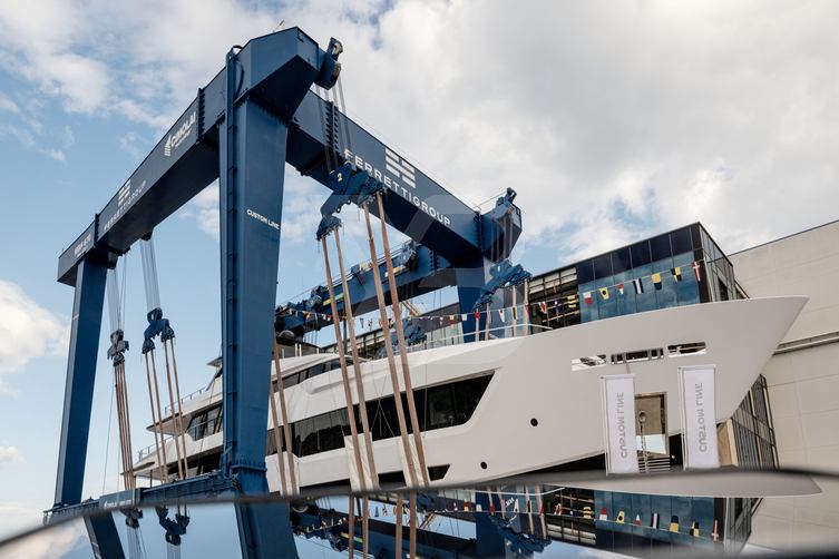 Lady Dia yacht exterior 12