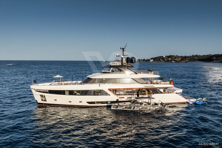 Alluria yacht exterior 2