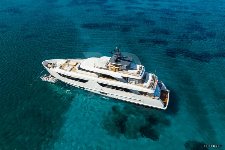 Penta yacht exterior 4