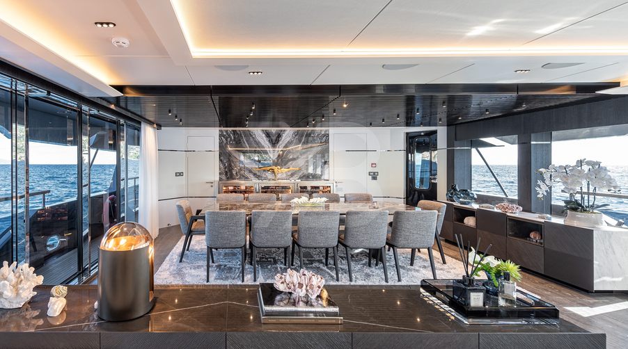 Oculus yacht interior 9