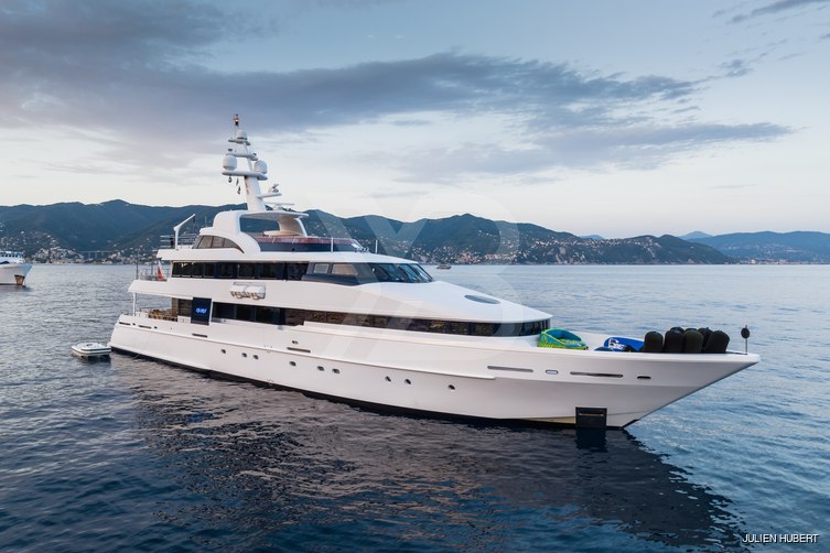 Life Saga yacht exterior 11