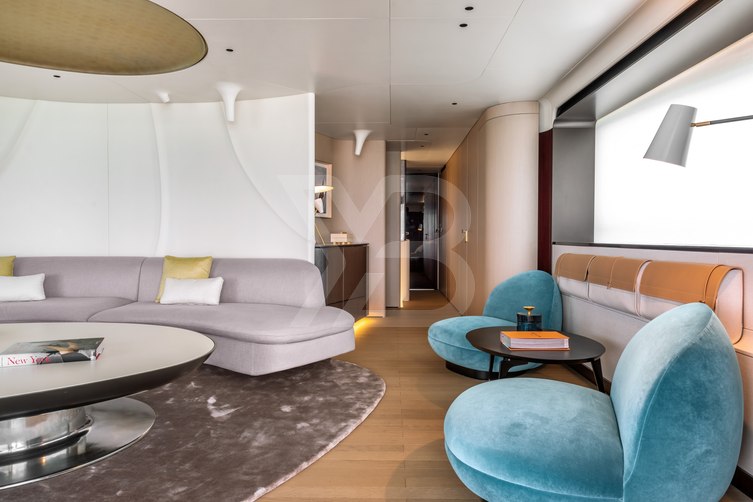 Shabby yacht interior 16